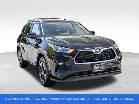 Used 2023 Toyota Highlander XLE AWD/4WD image 2