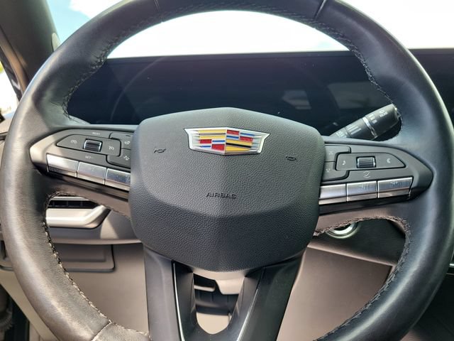 Used 2024 Cadillac XT4 Luxury w/ Cold Weather Package FWD image 18