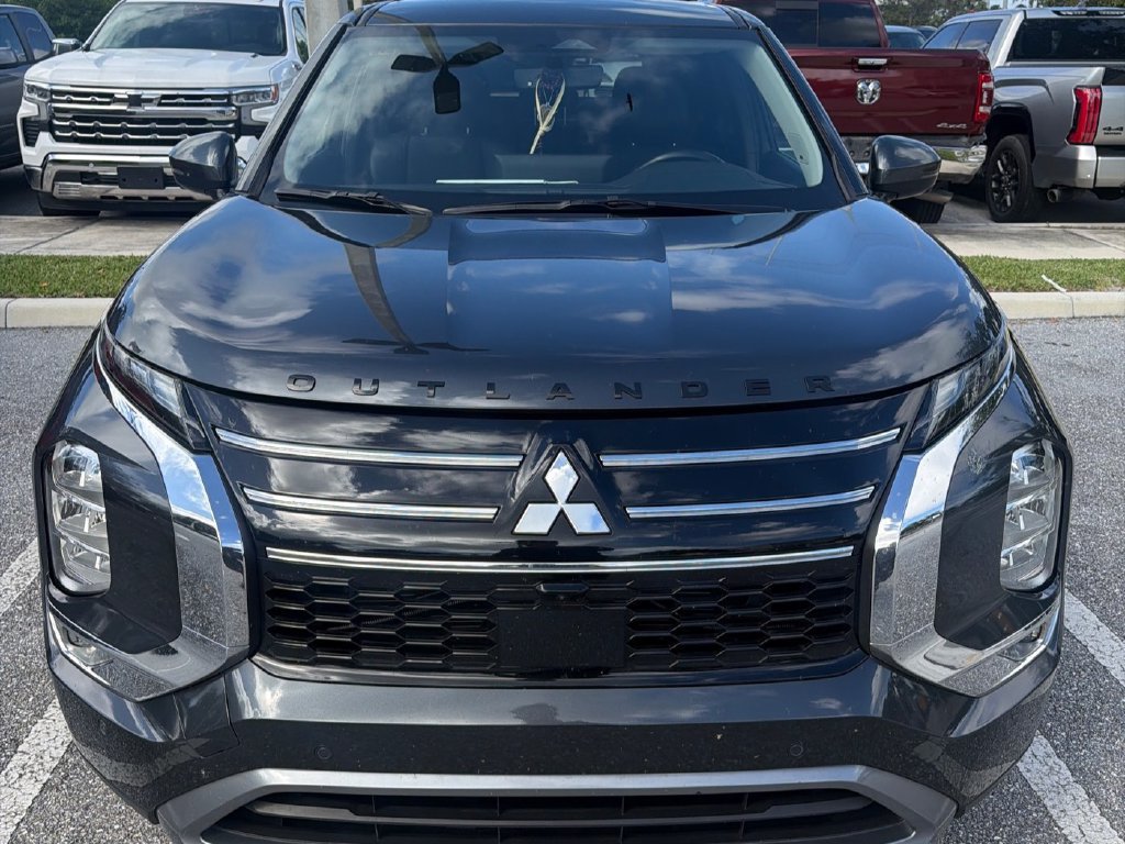 Used 2025 Mitsubishi Outlander SE FWD image 1