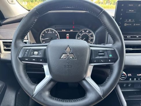 Used 2025 Mitsubishi Outlander SE AWD/4WD image 15