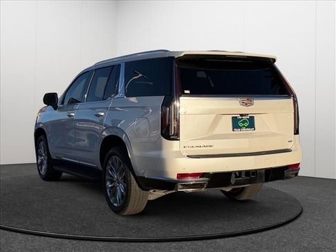 Used 2021 Cadillac Escalade Premium Luxury image 4