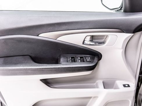 Used 2018 Honda Pilot LX image 23