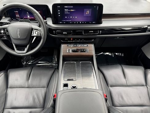 Used 2025 Lincoln Aviator Reserve w/ Luxury Package AWD/4WD image 13