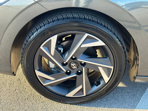 Certified 2025 Hyundai Elantra Sport image 9