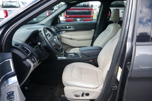 Used 2018 Ford Explorer Limited FWD image 2