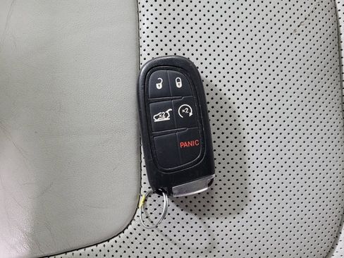 Used 2019 Jeep Cherokee Limited w/ Luxury Group image 32