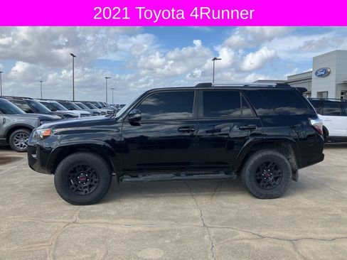 Used 2021 Toyota 4Runner SR5 Premium image 4