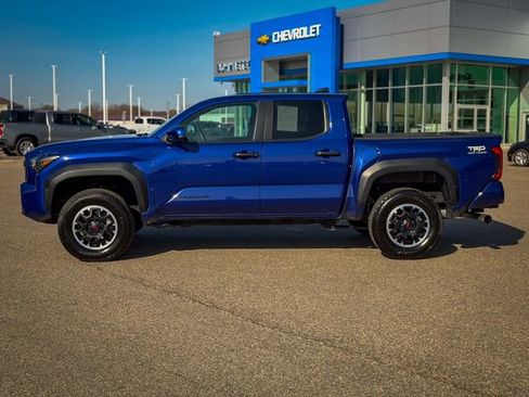 Used 2024 Toyota Tacoma TRD Off-Road AWD/4WD image 10