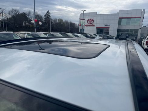 Used 2024 Toyota RAV4 SE w/ Convenience Package image 46