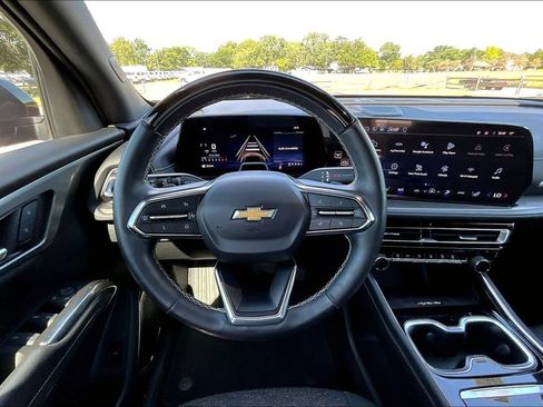 Used 2024 Chevrolet Traverse LT w/ Enhanced Driving Package FWD image 5