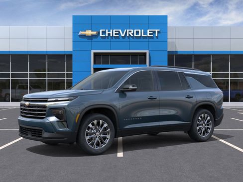 New 2026 Chevrolet Traverse LT w/ Sun and Wheel Package FWD image 37