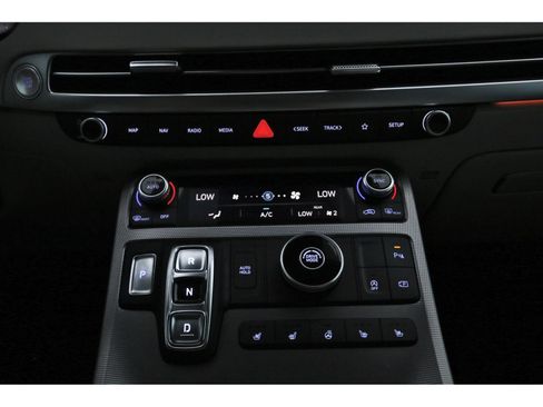 Certified 2025 Hyundai Palisade Calligraphy FWD image 28