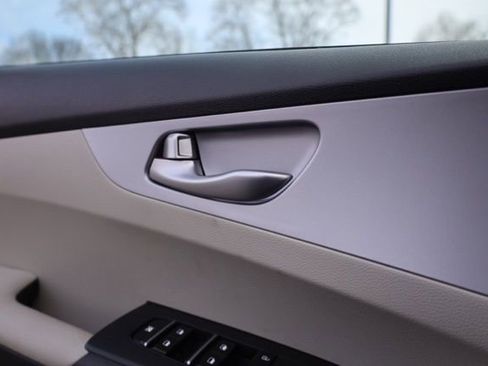 Certified 2023 Kia Forte LXS w/ LXS Technology Package image 19