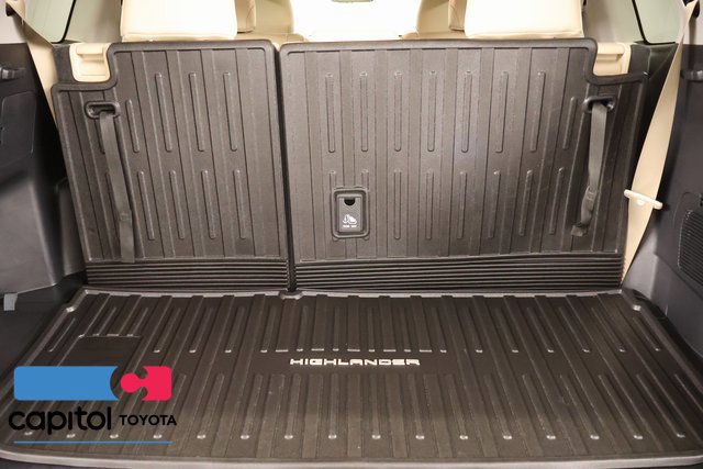 Used 2022 Toyota Highlander XLE AWD/4WD image 26