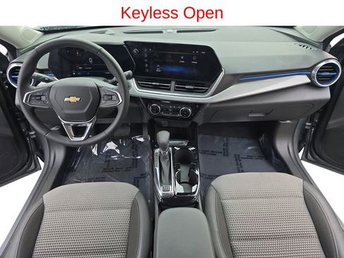 Used 2024 Chevrolet Trax LT w/ Driver Confidence Package image 11