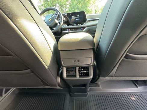 New 2026 Chevrolet Equinox LT w/ Convenience Package II AWD/4WD image 32