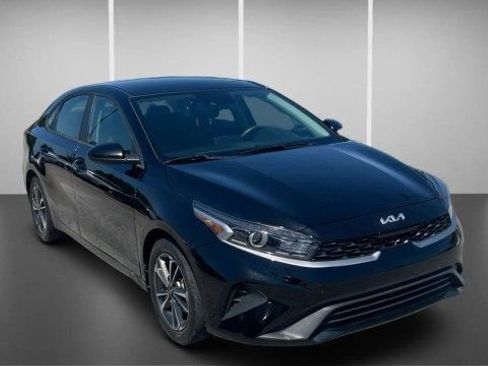 Used 2024 Kia Forte LXS FWD image 2