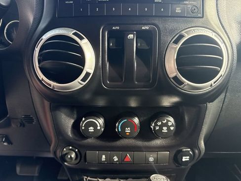 Used 2015 Jeep Wrangler Sahara w/ Connectivity Group AWD/4WD image 18