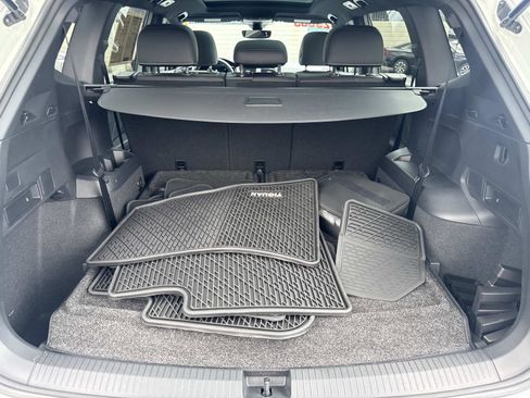 Certified 2023 Volkswagen Tiguan SE R-Line image 5