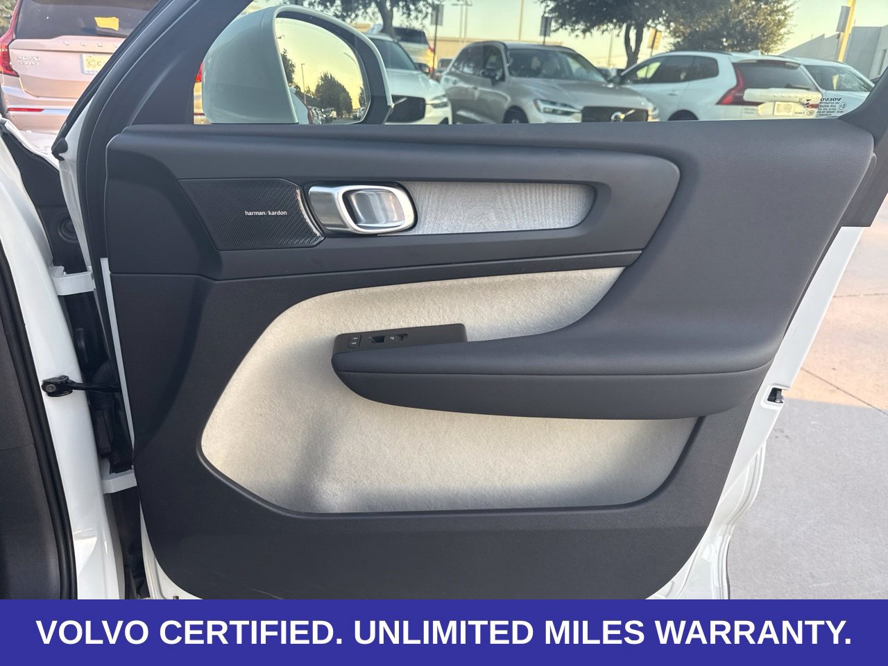 Certified 2024 Volvo XC40 B5 Ultimate w/ Protection Package Premier AWD/4WD image 22