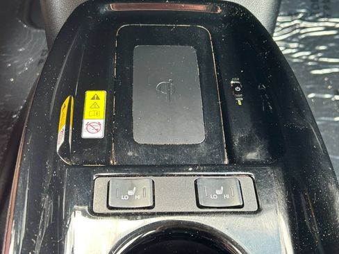 Used 2021 Toyota Prius XLE FWD image 27