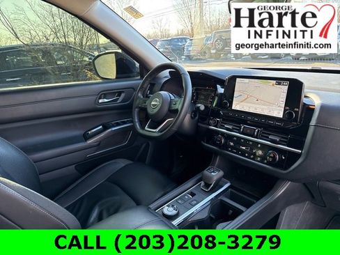 Used 2023 Nissan Pathfinder SL image 19