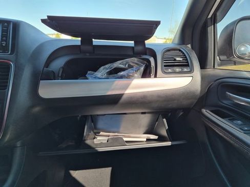 Used 2017 Dodge Grand Caravan GT FWD image 34