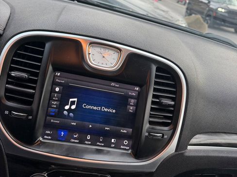 Used 2018 Chrysler 300 Touring w/ Sport Appearance Package image 10