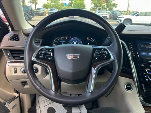 Used 2017 Cadillac Escalade Premium Luxury AWD/4WD image 9