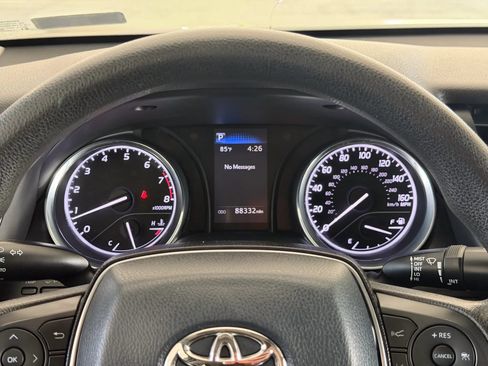 Used 2020 Toyota Camry LE FWD image 27