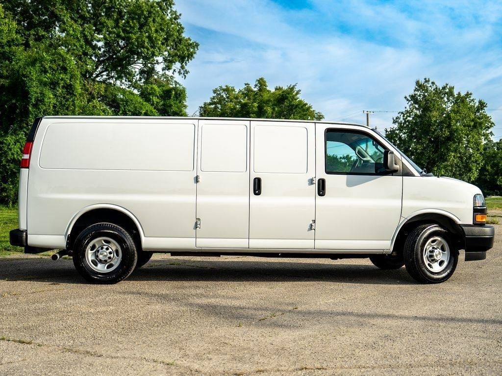 Used 2023 Chevrolet Express 3500 Extended w/ Driver Convenience Package RWD image 2
