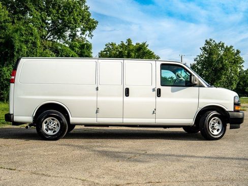 Used 2023 Chevrolet Express 3500 Extended w/ Driver Convenience Package RWD image 2