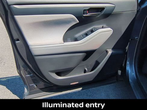 Used 2023 Toyota Highlander LE image 13