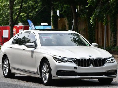 Used 2018 BMW 750i image 15