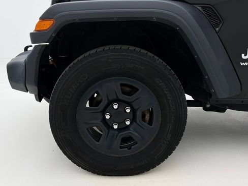 Used 2018 Jeep Wrangler Unlimited Sport image 29