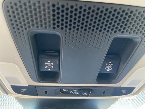 Used 2025 Honda Pilot Elite image 43