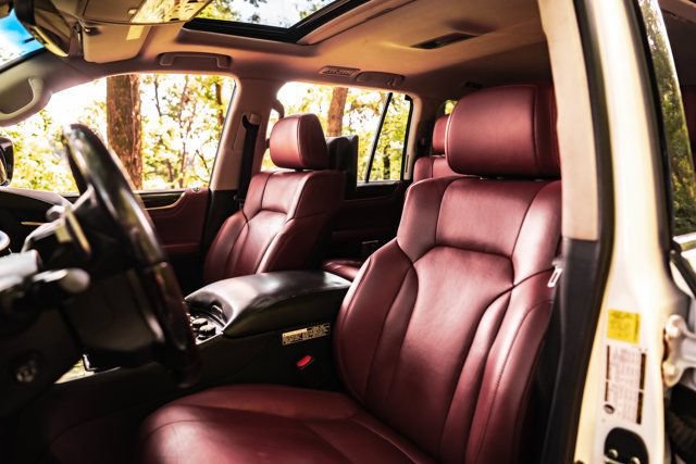 Used 2016 Lexus LX 570 4WD w/ Luxury Package image 16