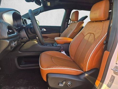 New 2026 Chrysler Pacifica Pinnacle FWD image 4