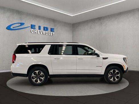 Used 2025 GMC Yukon XL AT4 Ultimate AWD/4WD image 2