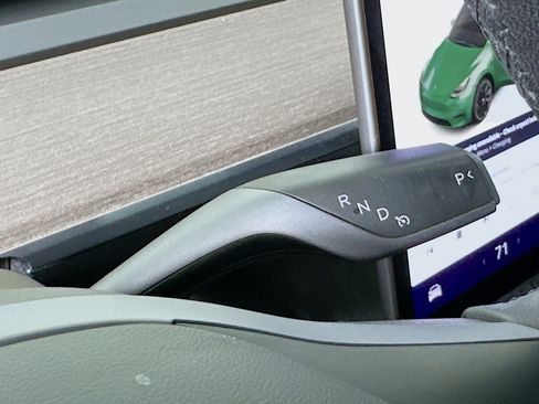 Used 2021 Tesla Model Y Long Range image 23