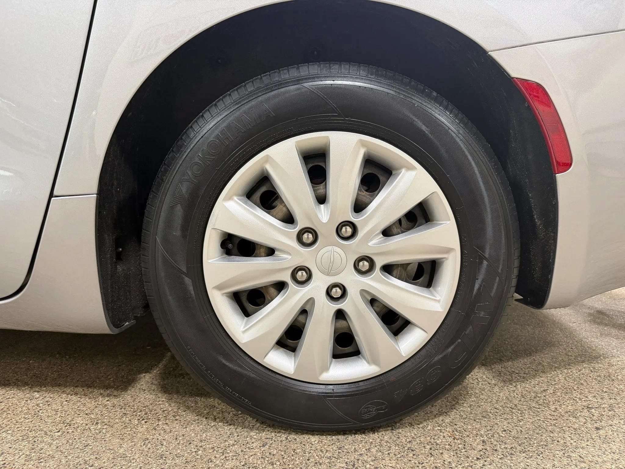 Used 2021 Chrysler Voyager L FWD image 58