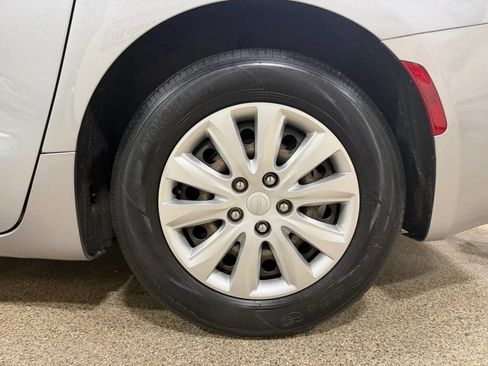 Used 2021 Chrysler Voyager L FWD image 58