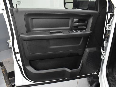 Used 2020 RAM 3500 Tradesman w/ Chrome Appearance Group AWD/4WD image 9