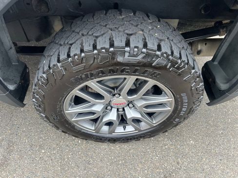 Used 2021 GMC Sierra 1500 AT4 w/ AT4 Carbonpro Edition AWD/4WD image 14