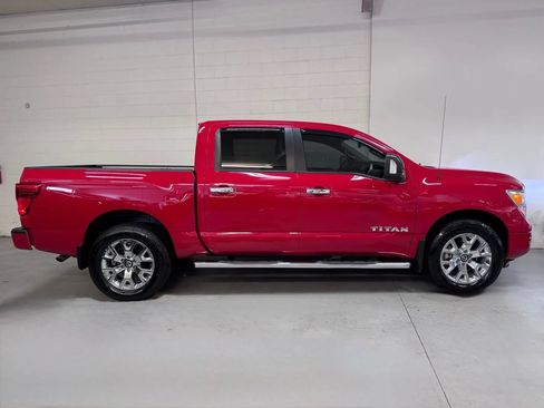 Used 2021 Nissan Titan SV w/ SV Convenience Package AWD/4WD image 2