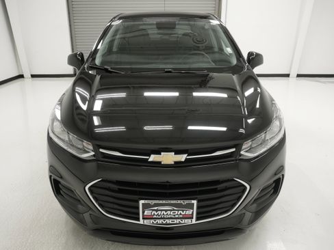 Used 2022 Chevrolet Trax LS w/ Tint and Cruise Package FWD image 2