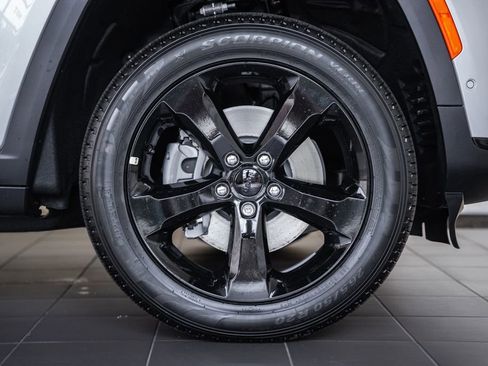 New 2025 Jeep Grand Cherokee L Limited w/ Luxury Tech Group II image 17