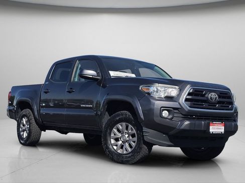 Used 2019 Toyota Tacoma SR5 AWD/4WD image 2