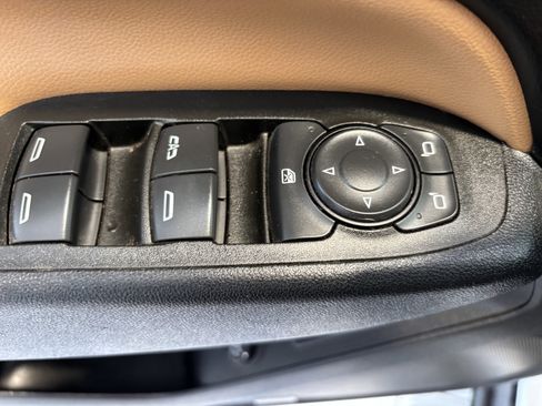Used 2021 Chevrolet Equinox Premier AWD/4WD image 7