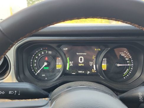Used 2024 Jeep Wrangler Unlimited w/ Convenience Group AWD/4WD image 11